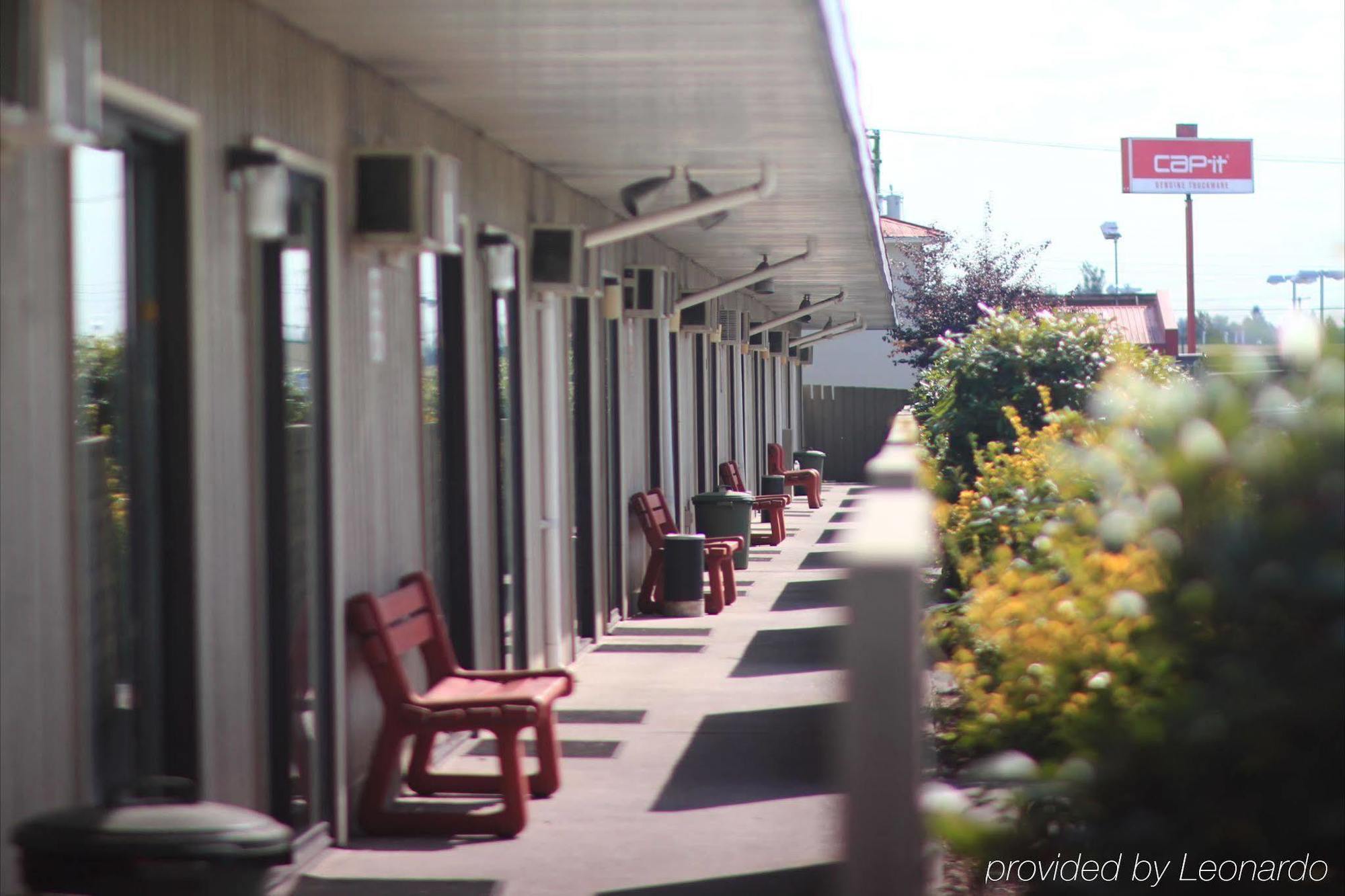 Westward Inn & Suites Langley Exterior foto