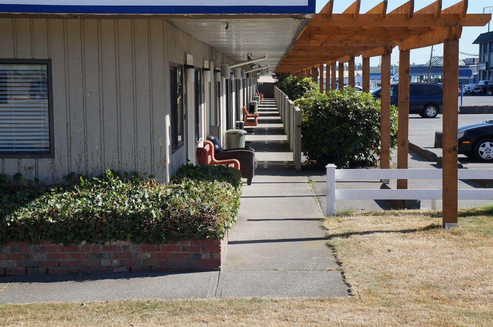 Westward Inn & Suites Langley Exterior foto